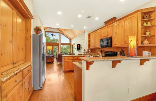 Wimberley House | Totally relax in luxury* Acres of views* private hot tub; peace & quiet