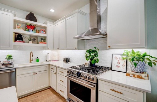 Downtown House | TRAILSIDE AT THE MOMENTARY, Bikers Paradise on Trail, Voted TOP 10 Luxury