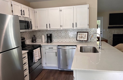 Fayetteville House | Tranquil 3-bedroom house with AC and Fire Place in charming Fayetteville