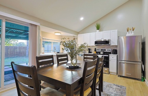 Richardson House | Tranquil Chic 3BR Getaway Sauna/Gym/HotTub/Game Room