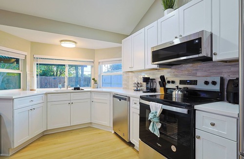 Richardson House | Tranquil Chic 3BR Getaway Sauna/Gym/HotTub/Game Room