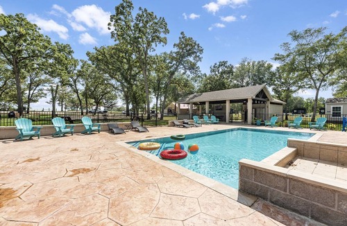 Waller House | Tranquil Farmhouse Bungalow Retreat with Pool & Goats near Houston in Hempstead, Texas