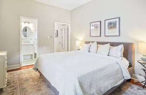 Lower Garden District Apartment | Tranquil NOLA Getaway Steps to Magazine King Bed