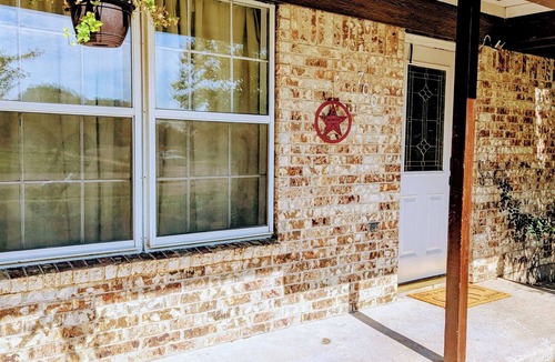 Saginaw House | Tranquil Rustic 3-bedroom House near Historic Stockyards