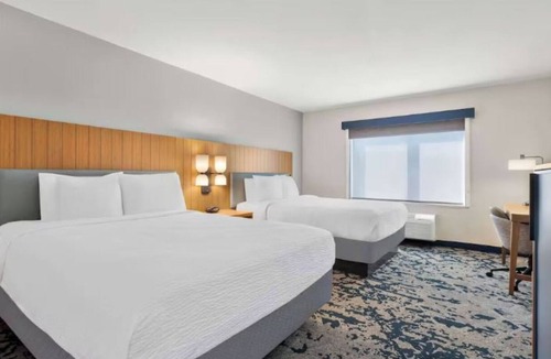 South Baton Rouge Hotel | Tranquil Stays Near LSU with Outdoor Pool, Hot Breakfast & 24-Hour Fitness Room
