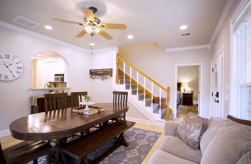 Kingston House | Tranquil Texoma Lake House w/private lake on .5 acres & steps from Lake Texoma