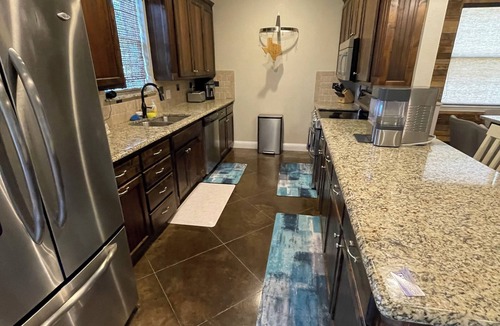 Carolyn Estates House | Tranquility Cove Lakehouse. Hot Tub! Coffee! Beautiful! Close to town!