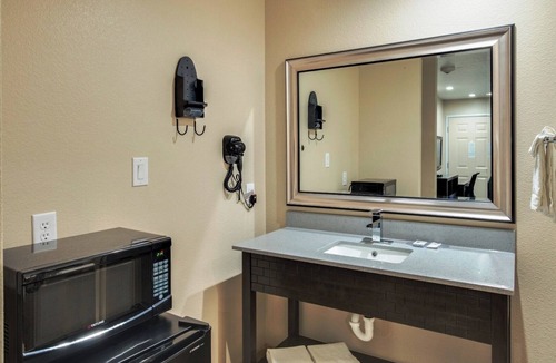 Fort Worth Hotel | Travel on a Budget: Room w/Kitchenette Free Breakfast, Free Wi-Fi