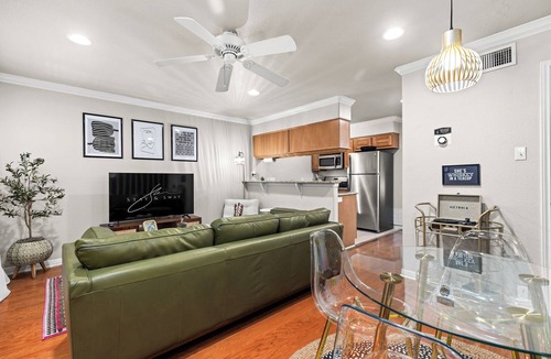 Travis Heights Condo | Travis Heights Modern Getaway - Corporate Housing Rental