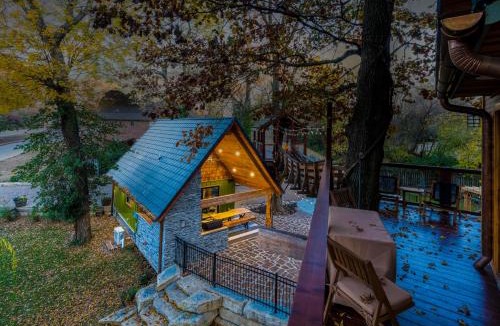 Bentonville Villa | Tree Cabin in Bentonville