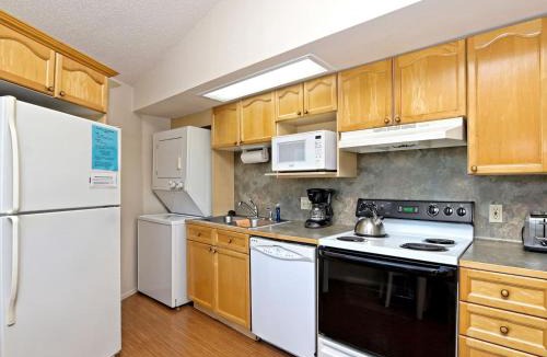 Lakeway House | Treehouse Bungalow with Community PoolHot Tub 16
