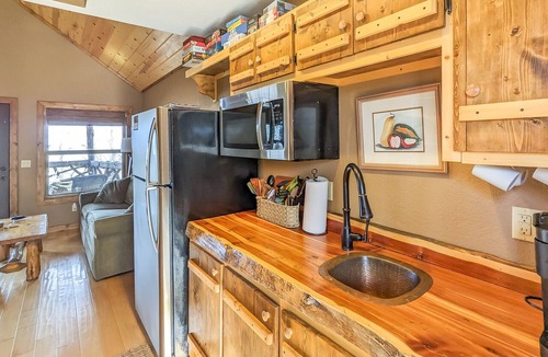 Mountain View Cabin | Treehouse Thyme - romantic getaway close to town