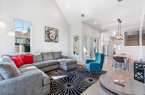 South Manchaca House | Trendy 3 bedroom in South Austin! Pet Friendly!