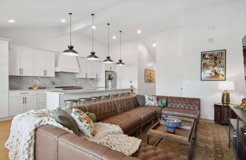 Central Business District Hotel | Trendy CBD Hotel Suite | Near French Quarter