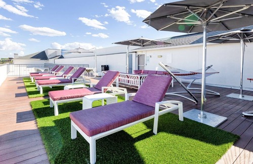 Riverside Apartment | Trendy Riverside 1BR w/ Gym & W/D, nr Lady Bird Lake, by Blueground