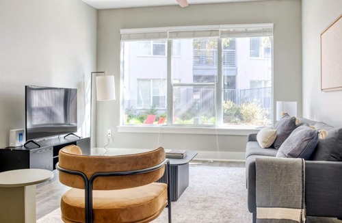 Riverside Apartment | Trendy Riverside 1BR w/ Gym & W/D, nr Lady Bird Lake, by Blueground