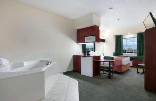 Baton Rouge Hotel | Trident Inn & Suites, Baton Rouge