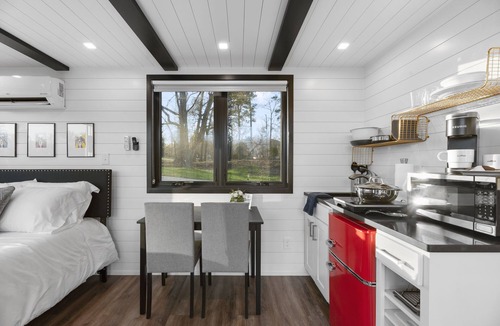 Willis House | Trifecta is 2 mins to Lake Conroe! Heated Pool, Stocked Ponds, Cute Pygmy Goats