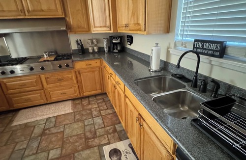 Whitehouse House | Troup TX, 3-bedroom handicapped house with Heated Indoor Pool.