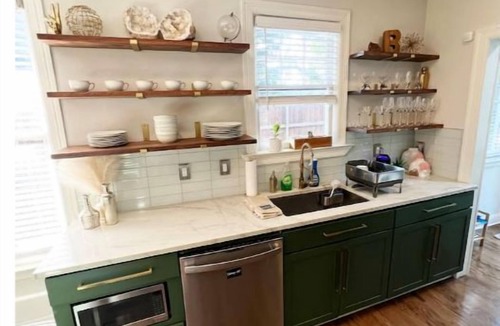 Fort Worth House | Tudor Style Bungalow with Pool, King & 2 Queen Beds. Close to TCU & AT&T.