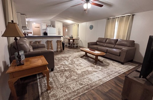 Negreet House | TWIN PINES Toledo Bend Camp with plenty of boat parking in quiet neighborhood