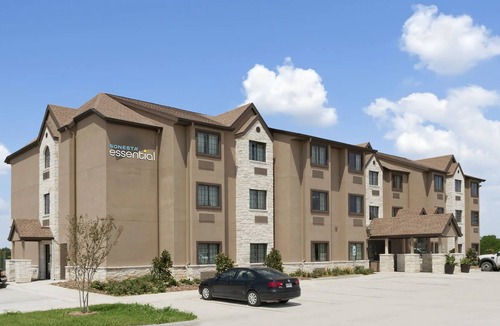 Gonzales House | Two Affordable Rooms Ready for Family Stay with Complimentary Breakfast