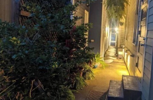 Central City House | Two bedroom Comfort Near Everything!