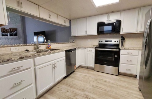Northeast Houston House | Two Bedroom Townhouse Near IAH