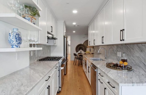 Central Business District Hotel | Two CBD Suites 10BR Near French Quarter