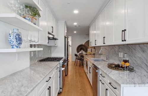 Central Business District Hotel | Two Expansive CBD Units Near French Quarter
