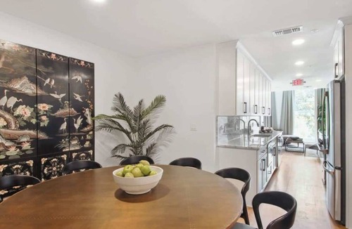 Central Business District Hotel | Two Expansive CBD Units Near French Quarter