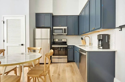 French Quarter Hotel | Two-Unit Canal Street Stay Near French Quarter + Bourbon St | The Harlequin