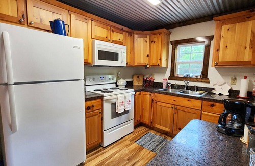 Quitman Cabin | TX HICKORY HIDEOUT CABN: Spiritual Retrt & Country MicroResort, Rest&Restoration
