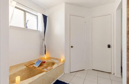 Bedford House | TX Home Away Large Patio, Smart TVs, FAST WiFi