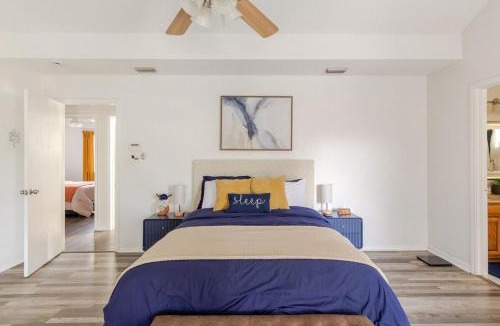 Bedford House | TX Home Away Large Patio, Smart TVs, FAST WiFi