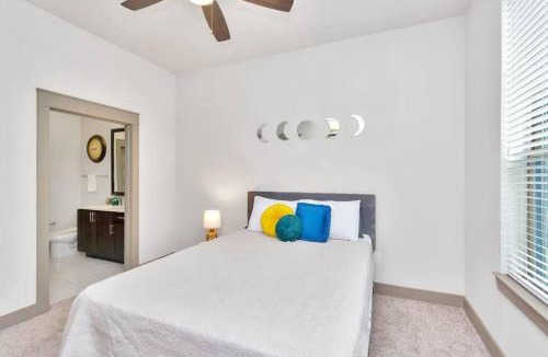 East Downtown Houston Apartment | U1 Penthouse With CAR Dwntown Houston 1BR 1BTH