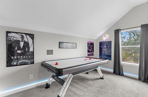 Allen House | Ultimate 4BR Family Retreat GameRm Arcade Lighted Yard Deck & Grill!
