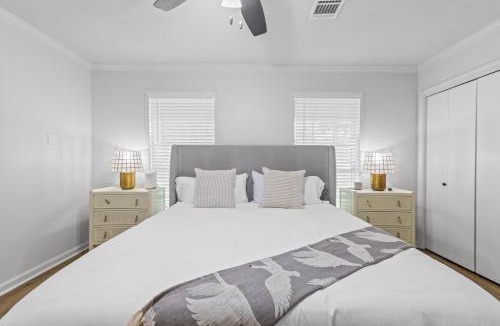 Lafayette Apartment | Ultimate Cajun Getaway King Beds Arcade Patio Lux