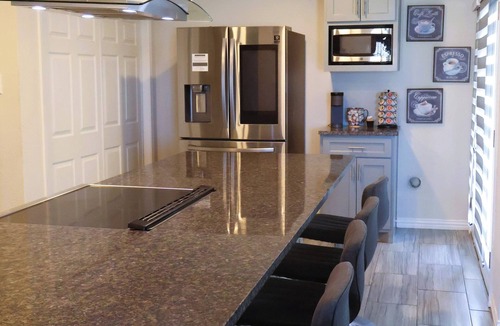 South Arlington House | Ultimate Game Day Stay, 3BR House +Pool Near AT&T Stadium but far from the noise