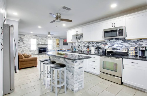 Deer Valley Cottage | Ultimate Phoenix Group Getaway: Patio + Pool!