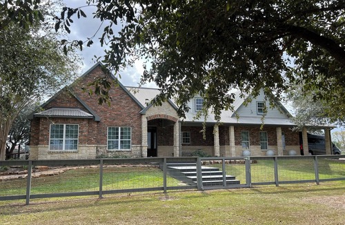 Katy House | Ultimate Upscale Sports Retreat Near Houston. 42 Comfortable Beds.