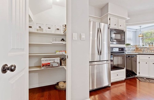 Grogan's Mill House | Under a Tree - Family Home in the Heart of The Woodlands