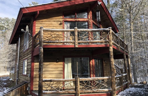 Jay House | Unique Rustic Ski/Tree House - Game room, Hot tub & Sauna