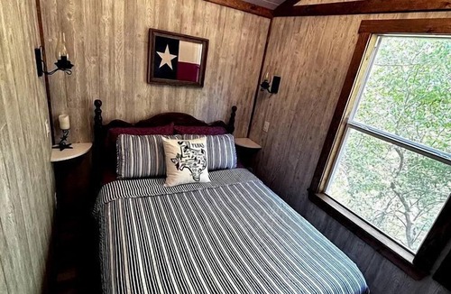Rosston Cabin | Unique Treehouse on Working Farm in Texas, Perfect for Rustic Weekends in Nature