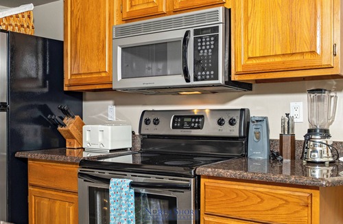 Highland Lake Estates Condo | UNIT 1225 1 Bed 1 Bath on Lake Travis with Lake View
