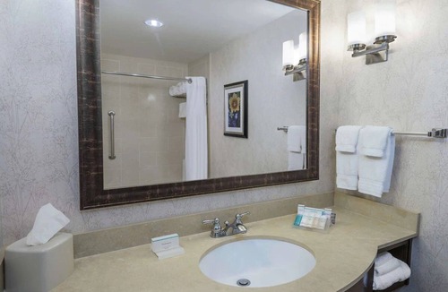 Far North Central Hotel | Unwind and Recharge in a Serene Space Near The Shops of La Cantera - 1.9 miles
