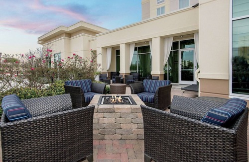 Far North Central Hotel | Unwind and Recharge in a Serene Space Near The Shops of La Cantera - 1.9 miles