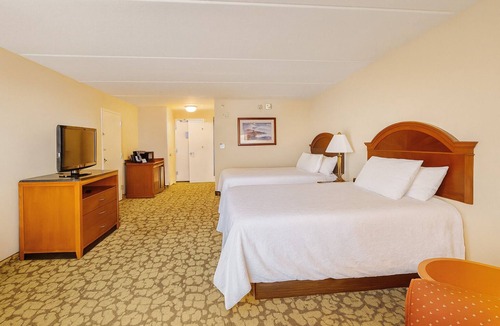 Chinatown Hotel | Unwind by the Pool with Free Breakfast Near CityCentre and The Galleria