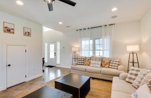 Wills Point House | Unwind Fireside: Wills Point Gem w/Hot Tub & Pond