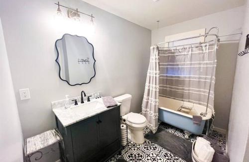 Lafayette House | Unwind & Relax at Azalea Cottage on Bayou